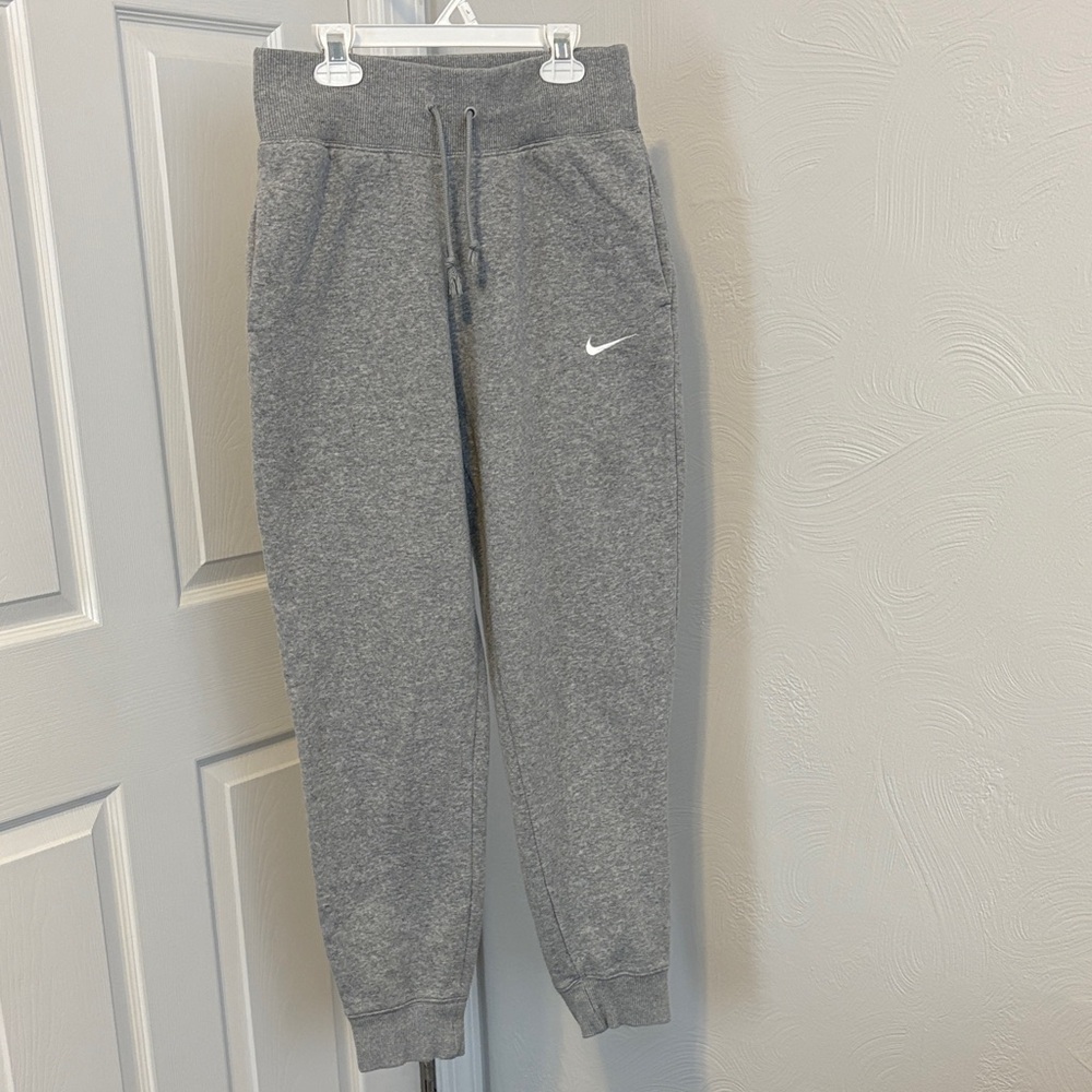 Nike Mid-Rise Joggers